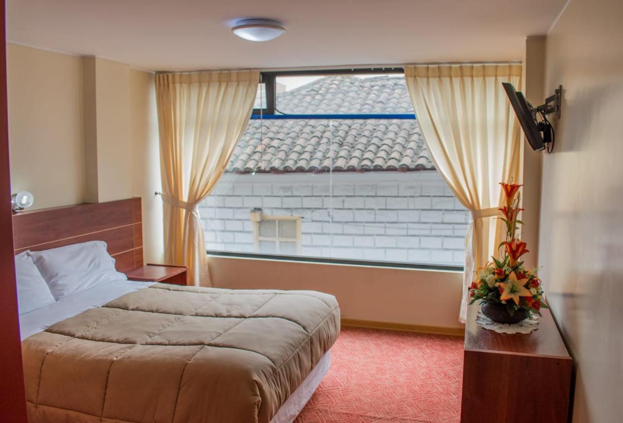 Hotel Flor De Los Andes Tulcán 外观 照片