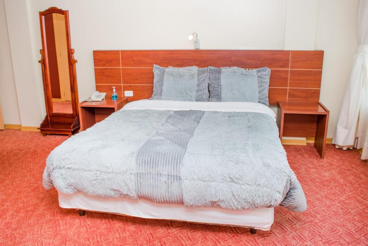 Hotel Flor De Los Andes Tulcán 外观 照片