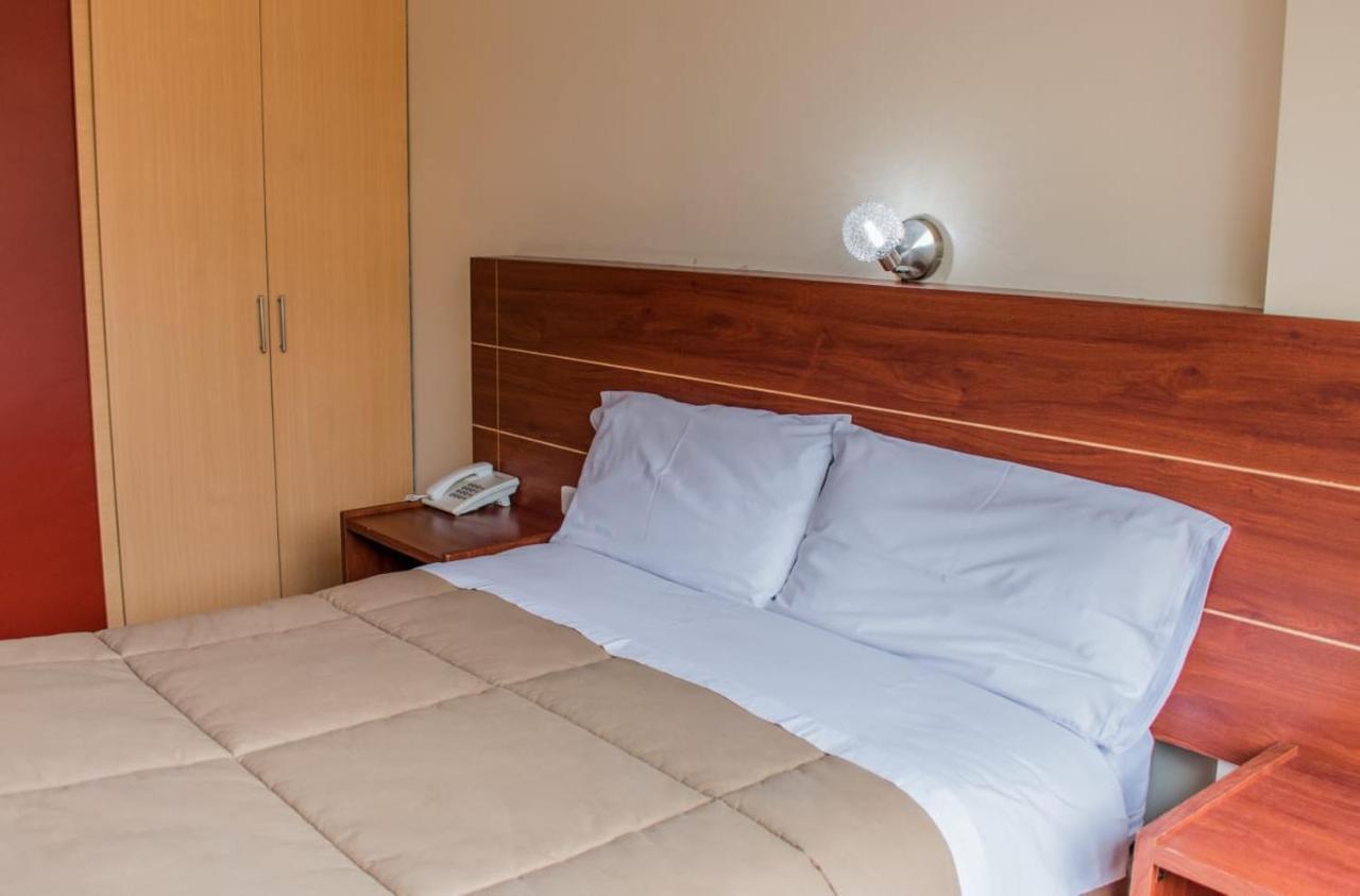 Hotel Flor De Los Andes Tulcán 外观 照片