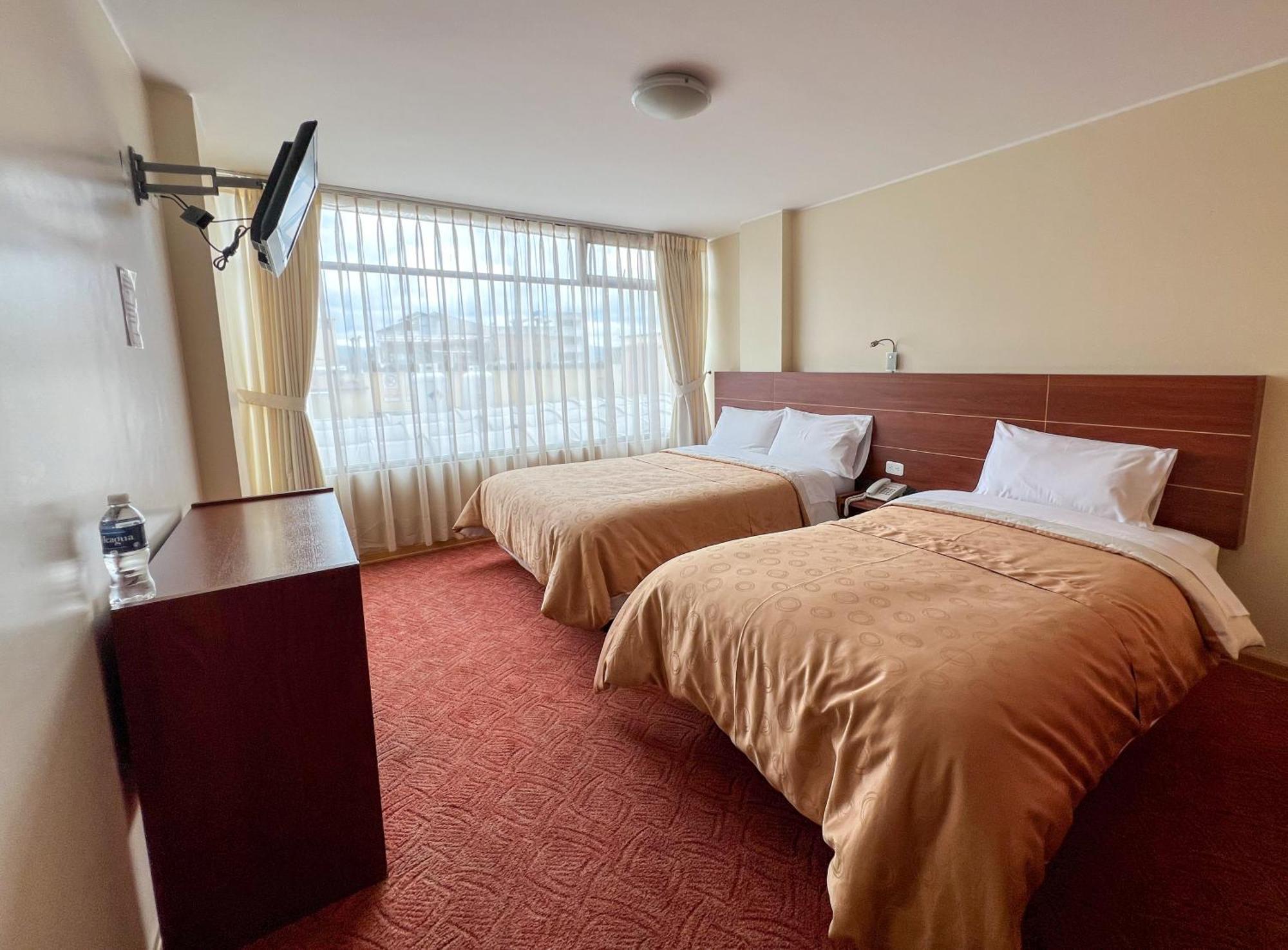 Hotel Flor De Los Andes Tulcán 外观 照片