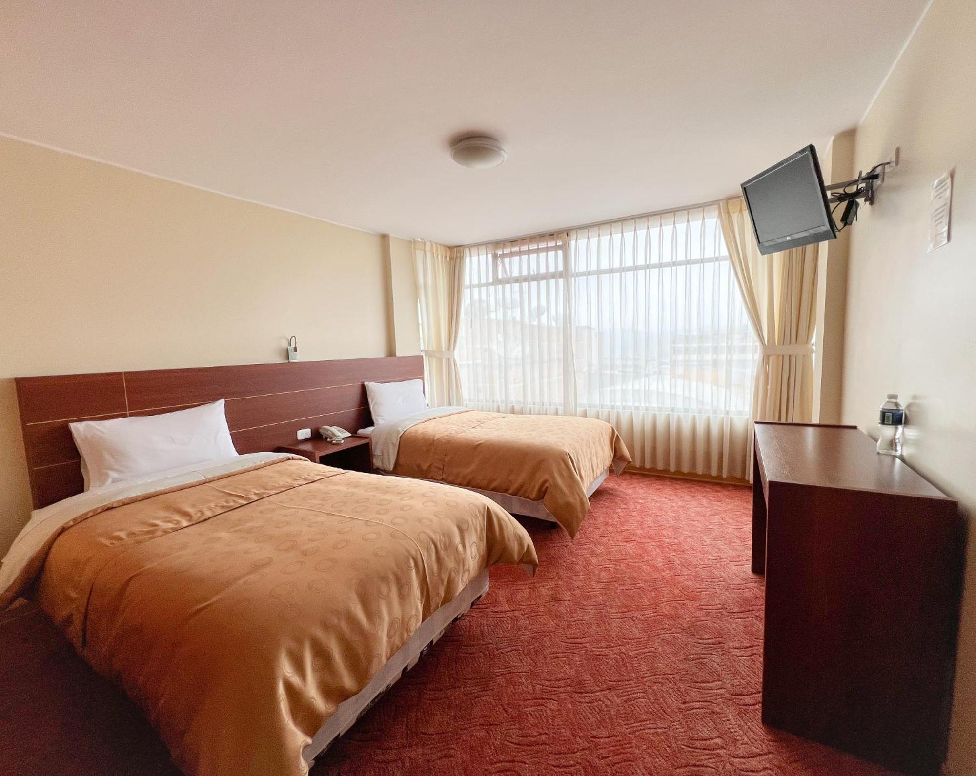 Hotel Flor De Los Andes Tulcán 外观 照片