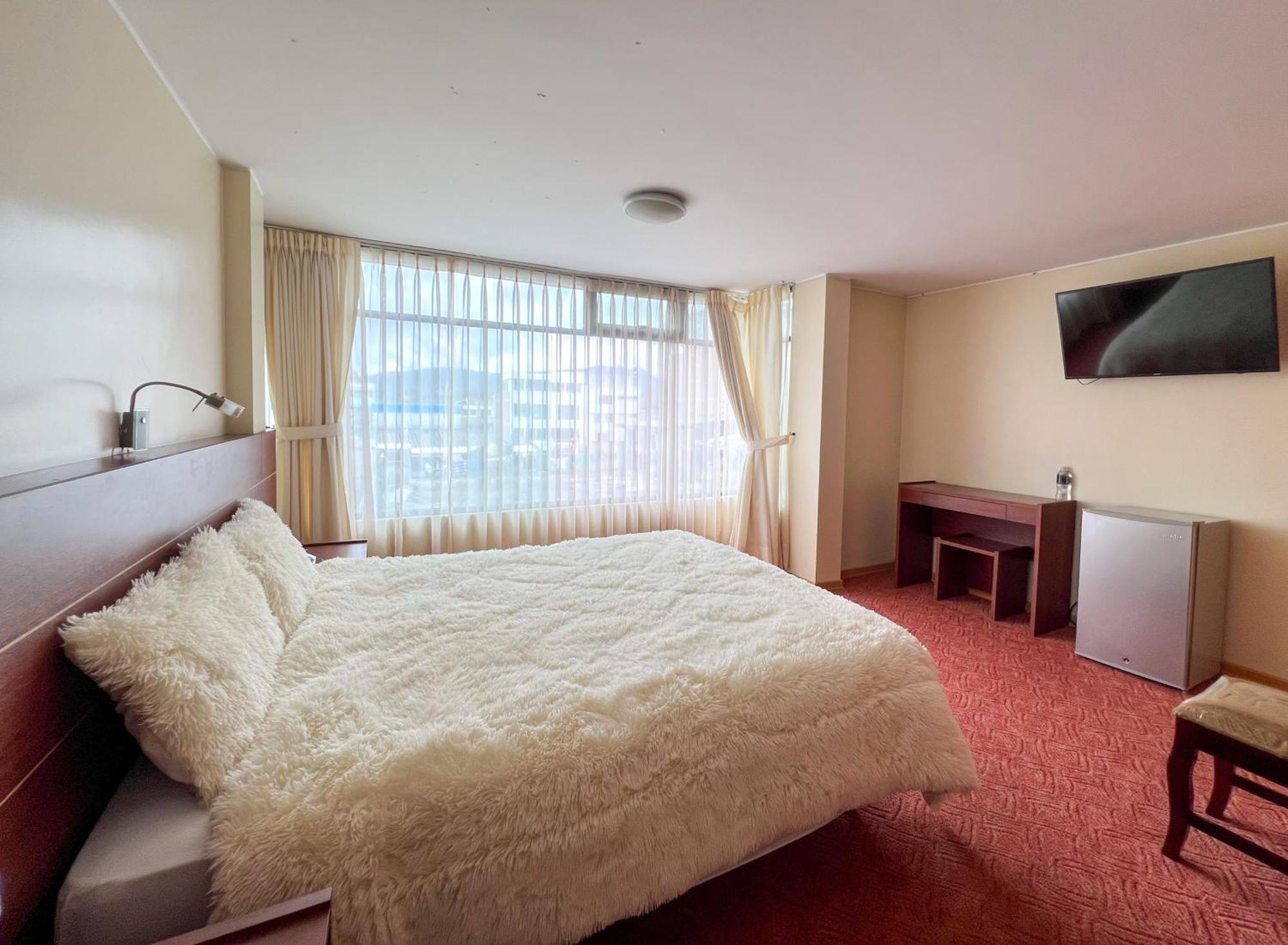 Hotel Flor De Los Andes Tulcán 外观 照片