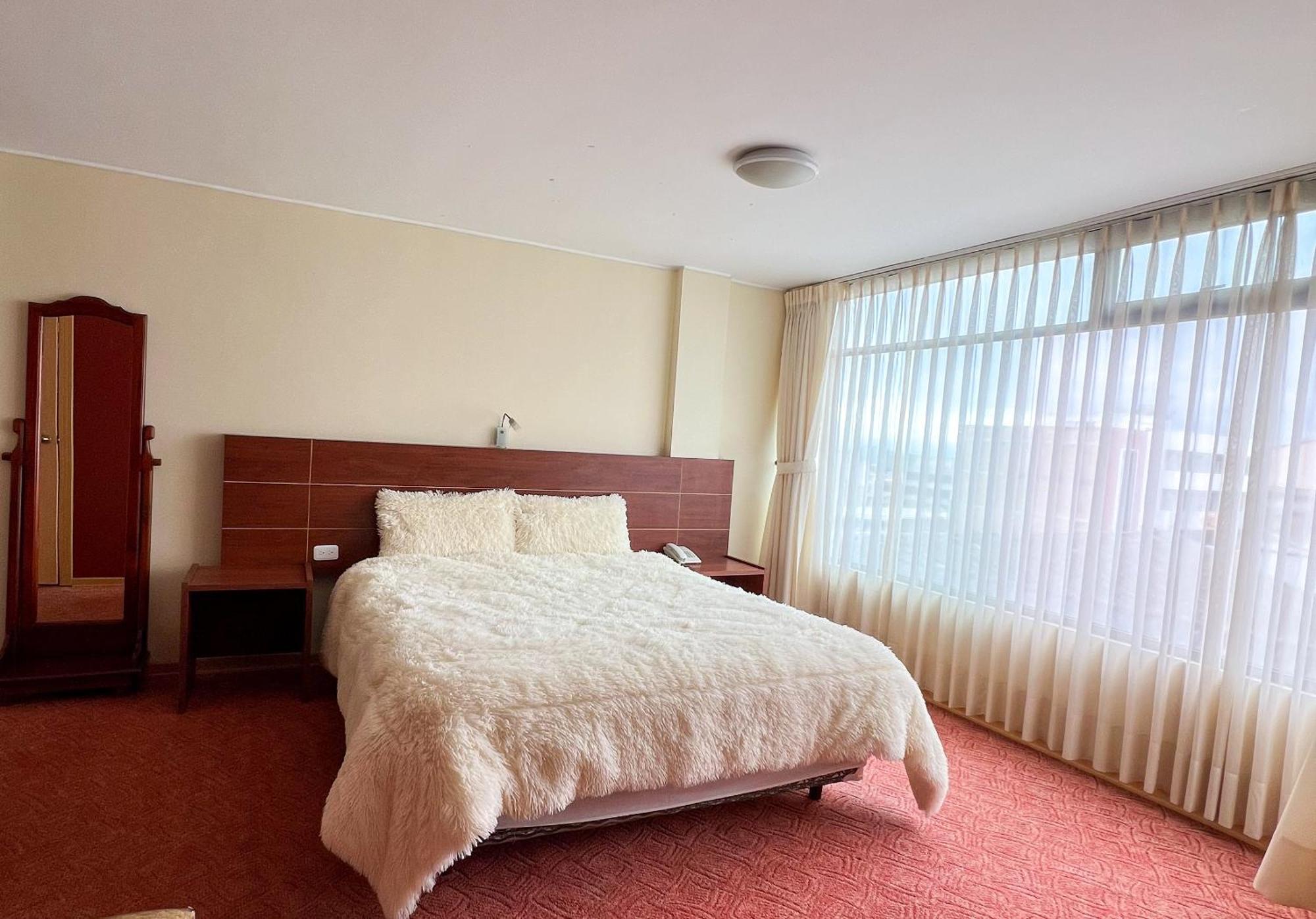 Hotel Flor De Los Andes Tulcán 外观 照片